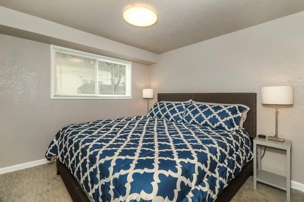 Holly First Floor 2 King Beds Villa Kansas City Exterior photo